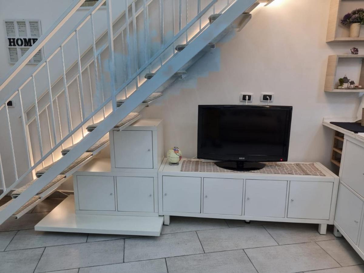 La Tana Del Viaggiatore, Parcheggio Gratuito Napoli Exterior foto
