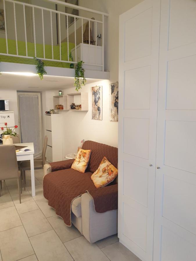 La Tana Del Viaggiatore, Parcheggio Gratuito Napoli Exterior foto